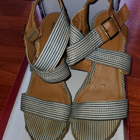 Merona Striped Blue Wedge Sandals Size 8 - Picture 2 of 5